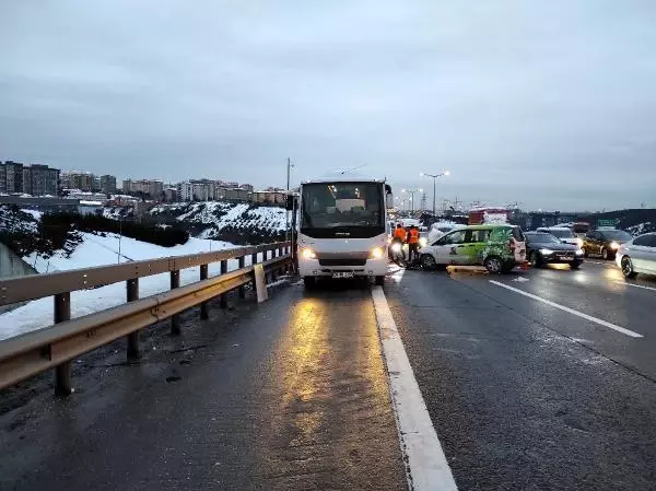 Son dakika haber... TEM'de trafiği kilitleyen kaza Son dakika haber... TEM'de trafiği kilitleyen kaza