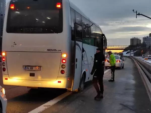 Son dakika haber... TEM'de trafiği kilitleyen kaza Son dakika haber... TEM'de trafiği kilitleyen kaza