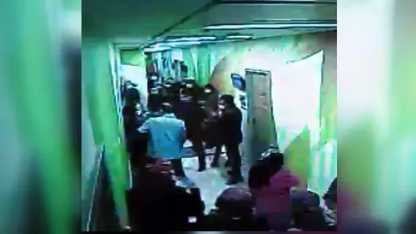 Temizlik personeli kılığına giren polis, şüpheliyi doğum hastanesinde yakaladı Temizlik personeli kılığına giren polis, şüpheliyi doğum hastanesinde yakaladı