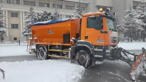Tepe Servis ve Yönetim, karla mücadelede müşterilerine kolaylık sağlıyor Tepe Servis ve Yönetim, karla mücadelede müşterilerine kolaylık sağlıyor