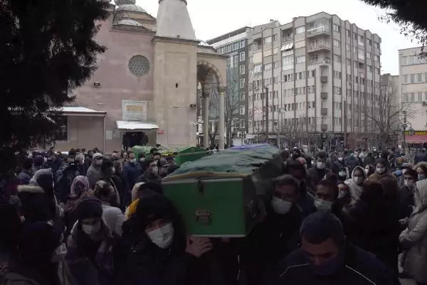 Tokkal çifti ve çocukları, son yolculuklarına uğurlanıyor; Annenin feryadı yürek yaktı (2) Tokkal çifti ve çocukları, son yolculuklarına uğurlanıyor; Annenin feryadı yürek yaktı (2)