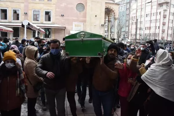Tokkal çifti ve çocukları, son yolculuklarına uğurlanıyor; Annenin feryadı yürek yaktı (2) Tokkal çifti ve çocukları, son yolculuklarına uğurlanıyor; Annenin feryadı yürek yaktı (2)