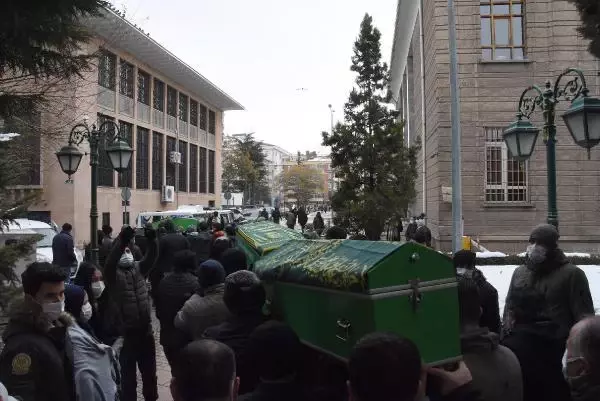 Tokkal çifti ve çocukları, son yolculuklarına uğurlanıyor; Annenin feryadı yürek yaktı (2) Tokkal çifti ve çocukları, son yolculuklarına uğurlanıyor; Annenin feryadı yürek yaktı (2)