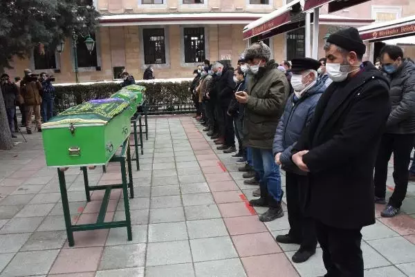 Tokkal çifti ve çocukları, son yolculuklarına uğurlanıyor; Annenin feryadı yürek yaktı (2) Tokkal çifti ve çocukları, son yolculuklarına uğurlanıyor; Annenin feryadı yürek yaktı (2)