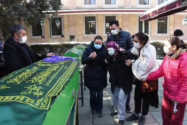4 yaşındaki oğullarıyla birlikte evlerinde katledilen Tokkal ailesi son yolculuğuna uğurlanıyor 4 yaşındaki oğullarıyla birlikte evlerinde katledilen Tokkal ailesi son yolculuğuna uğurlanıyor