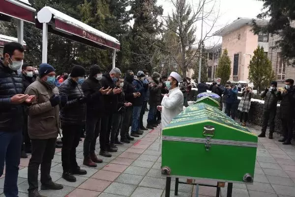 Tokkal çifti ve çocukları, son yolculuklarına uğurlanıyor; Annenin feryadı yürek yaktı (2) Tokkal çifti ve çocukları, son yolculuklarına uğurlanıyor; Annenin feryadı yürek yaktı (2)