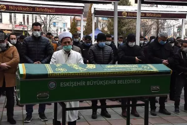 Tokkal çifti ve çocukları, son yolculuklarına uğurlanıyor; Annenin feryadı yürek yaktı (2) Tokkal çifti ve çocukları, son yolculuklarına uğurlanıyor; Annenin feryadı yürek yaktı (2)