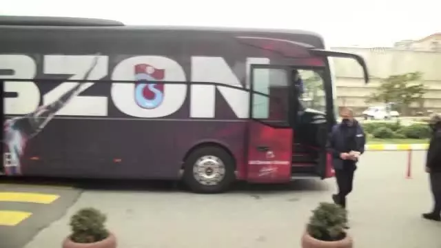 Trabzonspor, Medipol Başakşehir maçı için İstanbul'a gitti