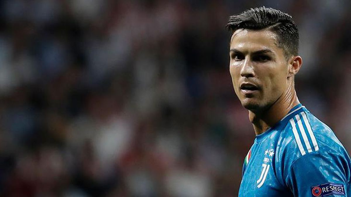 Üç farklı sosyal medya hesabında 500 milyon takipçiye ulaşan Ronaldo, Instagram'dan yıllık 50 milyon dolar kazanıyor