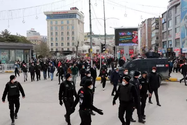 Son dakika! Gara'da 13 Türk vatandaşının şehit edilmesine tepki yürüyüşü (3) Son dakika! Gara'da 13 Türk vatandaşının şehit edilmesine tepki yürüyüşü (3)