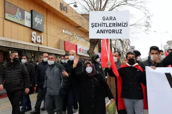 Son dakika! Gara'da 13 Türk vatandaşının şehit edilmesine tepki yürüyüşü (3) Son dakika! Gara'da 13 Türk vatandaşının şehit edilmesine tepki yürüyüşü (3)
