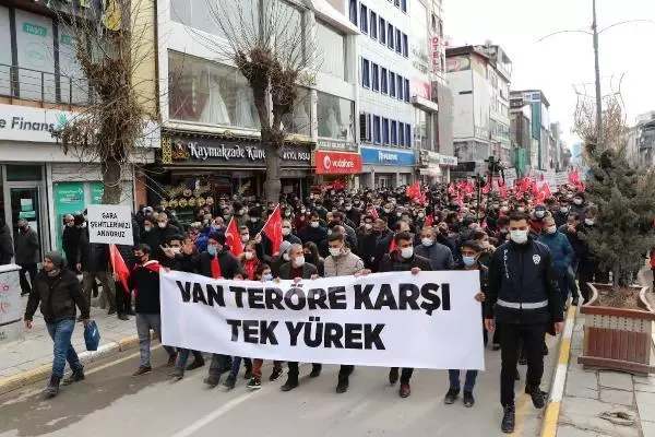 Son dakika! Gara'da 13 Türk vatandaşının şehit edilmesine tepki yürüyüşü (3) Son dakika! Gara'da 13 Türk vatandaşının şehit edilmesine tepki yürüyüşü (3)