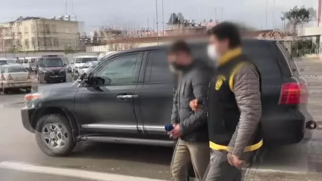 21 yıl 8 ay kesinleşmiş hapis cezasıyla aranan firari hükümlü yakalandı 21 yıl 8 ay kesinleşmiş hapis cezasıyla aranan firari hükümlü yakalandı