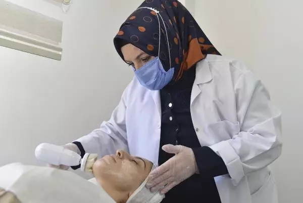Son dakika gündem: 45 yaşında üniversite okuyup, güzellik eğitmeni oldu Son dakika gündem: 45 yaşında üniversite okuyup, güzellik eğitmeni oldu