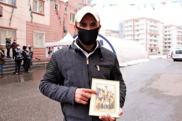 8 yaşında kaçırılan Ekrem Şeflek'in kardeşi: O fotoğrafı çeken askerle tanışmak isteriz 8 yaşında kaçırılan Ekrem Şeflek'in kardeşi: O fotoğrafı çeken askerle tanışmak isteriz
