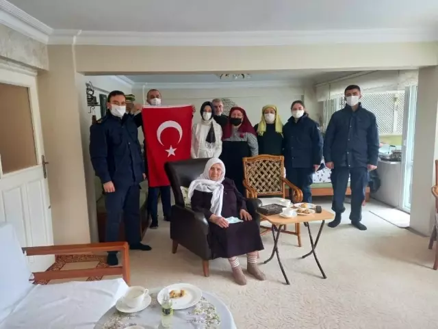 'Mahide nine'nin ördüğü atkılar Şırnak'taki askerleri ısıtacak 'Mahide nine'nin ördüğü atkılar Şırnak'taki askerleri ısıtacak