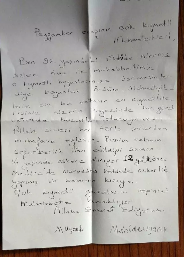 'Mahide nine'nin ördüğü atkılar Şırnak'taki askerleri ısıtacak 'Mahide nine'nin ördüğü atkılar Şırnak'taki askerleri ısıtacak