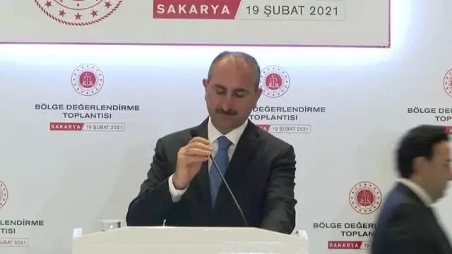 Son dakika haberi... Adalet Bakanı Gül: 'Teröre bel bağlayanların aynı zamanda barış sözcülüğüne soyunmaları asla kabul edilemez' Son dakika haberi... Adalet Bakanı Gül: 'Teröre bel bağlayanların aynı zamanda barış sözcülüğüne soyunmaları asla kabul edilemez'