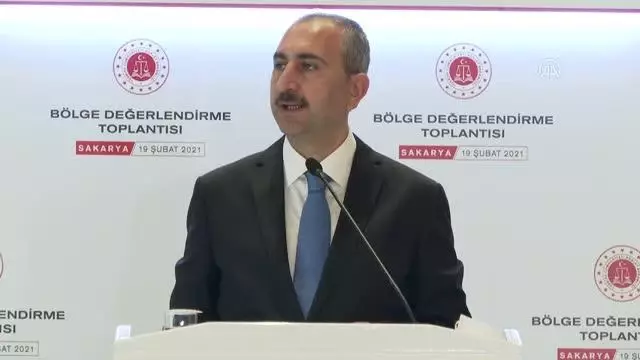 Adalet Bakanı Gül: 'Yeni yüzyıla yeni bir anayasayla daha demokratik, daha özgürlükçü, daha kuşatıcı bir toplumsal sözleşmeyle girmeyi hepimiz ümit... Adalet Bakanı Gül: 'Yeni yüzyıla yeni bir anayasayla daha demokratik, daha özgürlükçü, daha kuşatıcı bir toplumsal sözleşmeyle girmeyi hepimiz ümit...