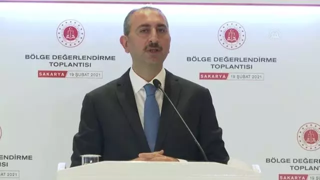 Adalet Bakanı Gül: 'Yeni yüzyıla yeni bir anayasayla daha demokratik, daha özgürlükçü, daha kuşatıcı bir toplumsal sözleşmeyle girmeyi hepimiz ümit... Adalet Bakanı Gül: 'Yeni yüzyıla yeni bir anayasayla daha demokratik, daha özgürlükçü, daha kuşatıcı bir toplumsal sözleşmeyle girmeyi hepimiz ümit...