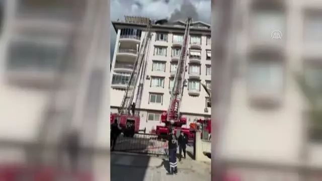 Alanya'da bir binanın çatı katında çıkan yangın hasara yol açtı Alanya'da bir binanın çatı katında çıkan yangın hasara yol açtı