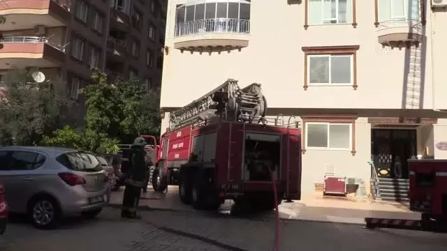 Alanya'da bir binanın çatı katında çıkan yangın hasara yol açtı Alanya'da bir binanın çatı katında çıkan yangın hasara yol açtı