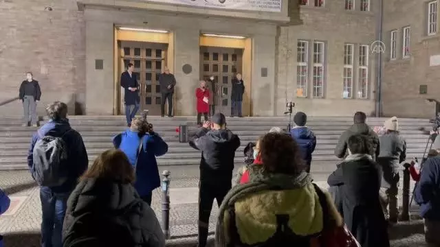 Almanya'da Hanau kentindeki ırkçı terör saldırısının kurbanları anıldı Almanya'da Hanau kentindeki ırkçı terör saldırısının kurbanları anıldı