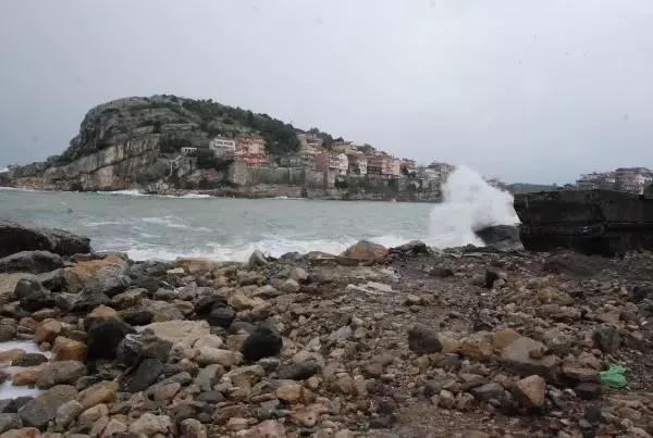 Amasra'da rüzgar etkili oldu Amasra'da rüzgar etkili oldu