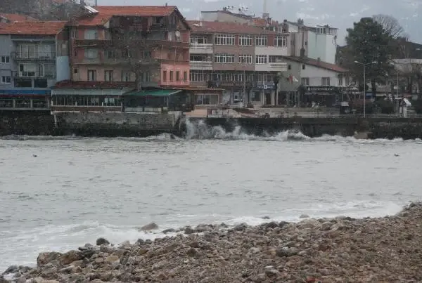 Amasra'da rüzgar etkili oldu Amasra'da rüzgar etkili oldu