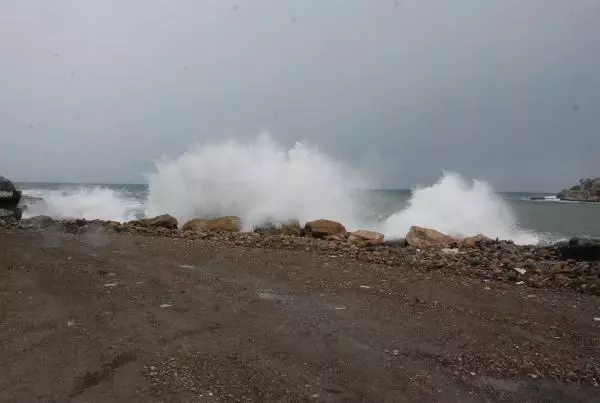 Amasra'da rüzgar etkili oldu Amasra'da rüzgar etkili oldu