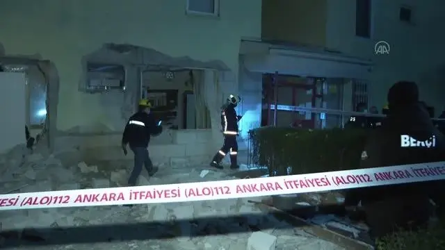 Apartmanda doğal gaz patlaması: 2 yaralı Apartmanda doğal gaz patlaması: 2 yaralı