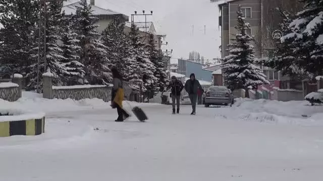 Aras EDAŞ ekiplerinin zorlu kış mesaisi (2) Aras EDAŞ ekiplerinin zorlu kış mesaisi (2)