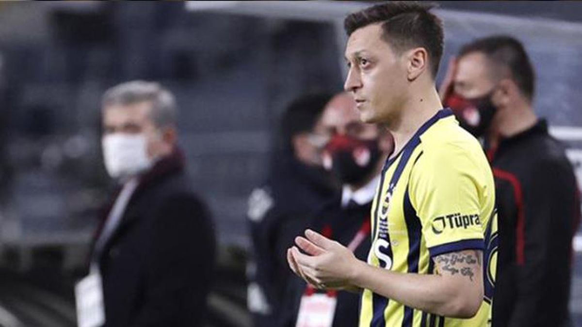 Arsenal CEO'su, Mesut Özil'in 'Uygur Türkleri' paylaşımı sebebiyle gönderildiği iddialarını yalanladı