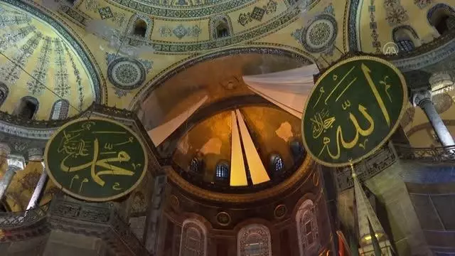 Ayasofya-i Kebir Cami-i Şerifi'nde Regaip Kandili idrak edildi Ayasofya-i Kebir Cami-i Şerifi'nde Regaip Kandili idrak edildi