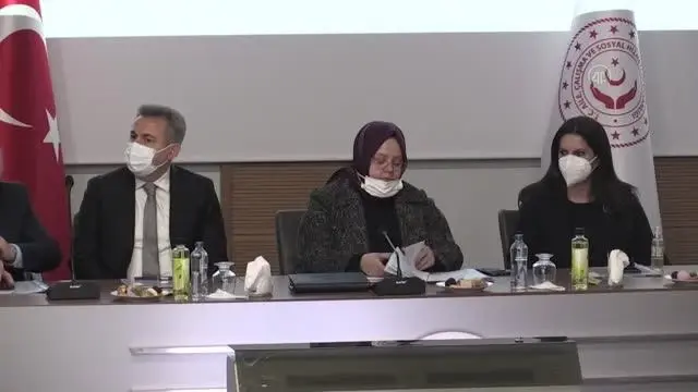Bakan Zehra Zümrüt Selçuk, iş dünyası temsilcileriyle buluştu Bakan Zehra Zümrüt Selçuk, iş dünyası temsilcileriyle buluştu