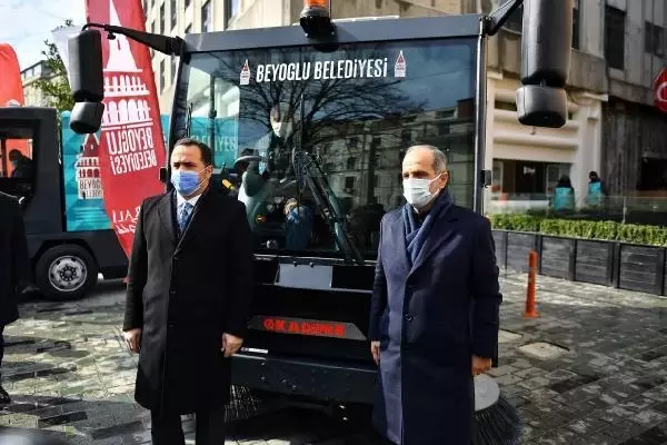 Kademe AŞ, yerli süpürme araçlarını Beyoğlu Belediyesi'ne teslim etti Kademe AŞ, yerli süpürme araçlarını Beyoğlu Belediyesi'ne teslim etti