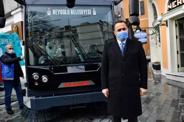 Kademe AŞ, yerli süpürme araçlarını Beyoğlu Belediyesi'ne teslim etti Kademe AŞ, yerli süpürme araçlarını Beyoğlu Belediyesi'ne teslim etti