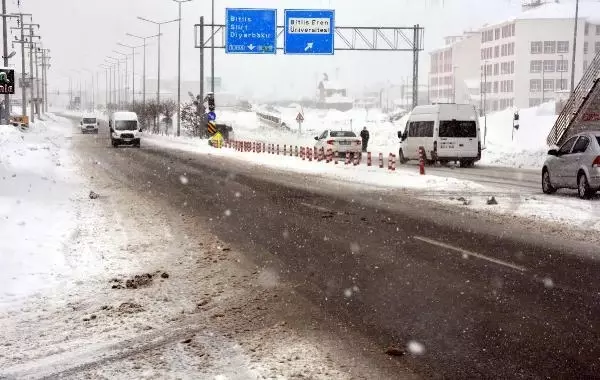 Bitlis'te 115 köy yolu, kardan kapandı Bitlis'te 115 köy yolu, kardan kapandı