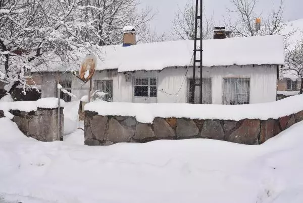 Bitlis'te 115 köy yolu, kardan kapandı Bitlis'te 115 köy yolu, kardan kapandı