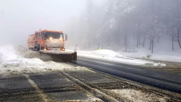 Bolu Dağı'nda kar ve sis Bolu Dağı'nda kar ve sis