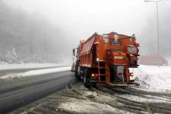 Bolu Dağı'nda kar ve sis Bolu Dağı'nda kar ve sis