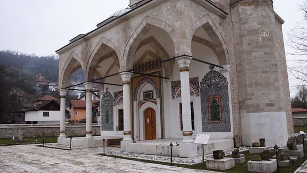 Son Dakika | Bosna Hersek'teki tarihi Alaca Cami'nin minaresinde 'silahlı saldırı' kaynaklı hasar tespit edildi