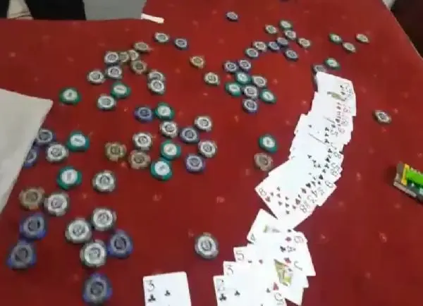 ÇANAKKALE - Kumarhane baskınında 18 şüpheli gözaltına alındı ÇANAKKALE - Kumarhane baskınında 18 şüpheli gözaltına alındı