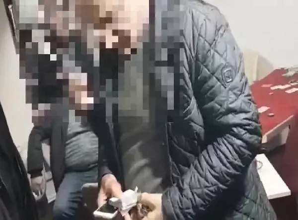 ÇANAKKALE - Kumarhane baskınında 18 şüpheli gözaltına alındı ÇANAKKALE - Kumarhane baskınında 18 şüpheli gözaltına alındı