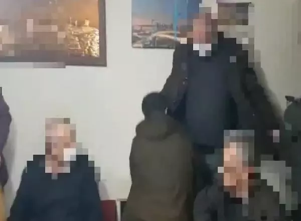 ÇANAKKALE - Kumarhane baskınında 18 şüpheli gözaltına alındı ÇANAKKALE - Kumarhane baskınında 18 şüpheli gözaltına alındı