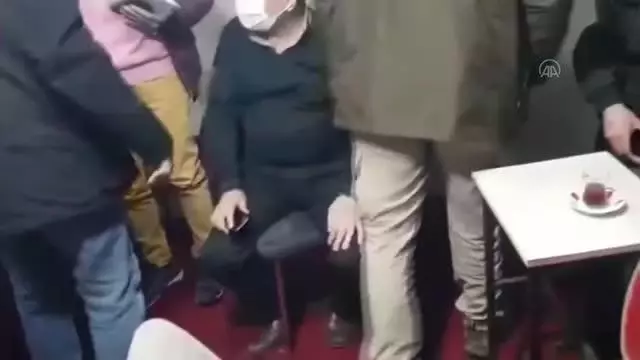ÇANAKKALE - Kumarhane baskınında 18 şüpheli gözaltına alındı ÇANAKKALE - Kumarhane baskınında 18 şüpheli gözaltına alındı