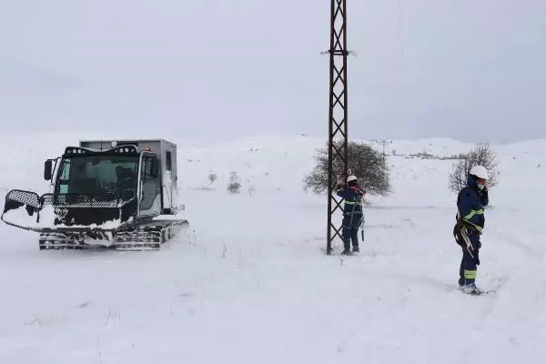 ÇEDAŞ'ın 'enerji timleri' dondurucu soğuklarda kesintisiz enerji için çalışıyor ÇEDAŞ'ın 'enerji timleri' dondurucu soğuklarda kesintisiz enerji için çalışıyor