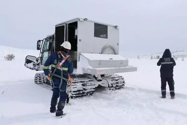 ÇEDAŞ'ın 'enerji timleri' dondurucu soğuklarda kesintisiz enerji için çalışıyor ÇEDAŞ'ın 'enerji timleri' dondurucu soğuklarda kesintisiz enerji için çalışıyor