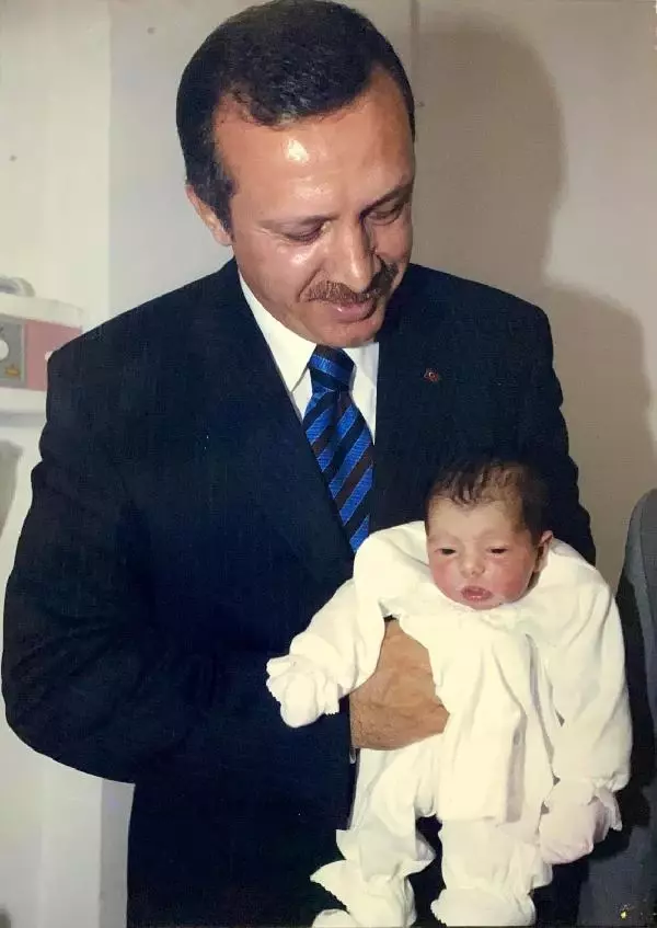 Cumhurbaşkanı Erdoğan'a sürpriz olan fotoğrafın hikayesini anlattı Cumhurbaşkanı Erdoğan'a sürpriz olan fotoğrafın hikayesini anlattı