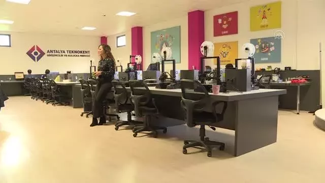 Devlet desteğiyle kendi şirketini kuran kadın girişimci hayallerinin peşinden gidiyor Devlet desteğiyle kendi şirketini kuran kadın girişimci hayallerinin peşinden gidiyor
